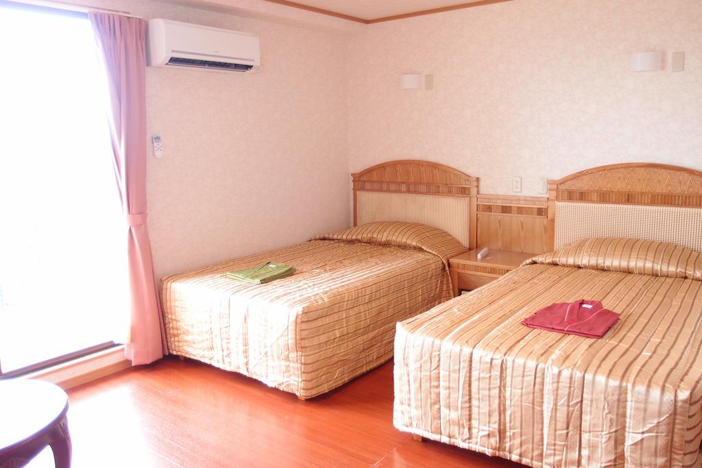 Hotel Castlevillage Miyakojima חדר תמונה